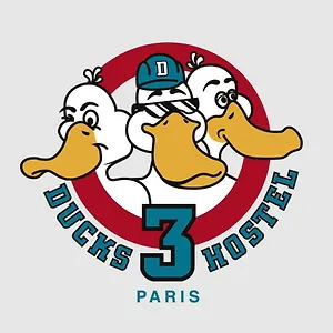 The 3 Ducks Eiffel Tower By Hiphophostels Albergue