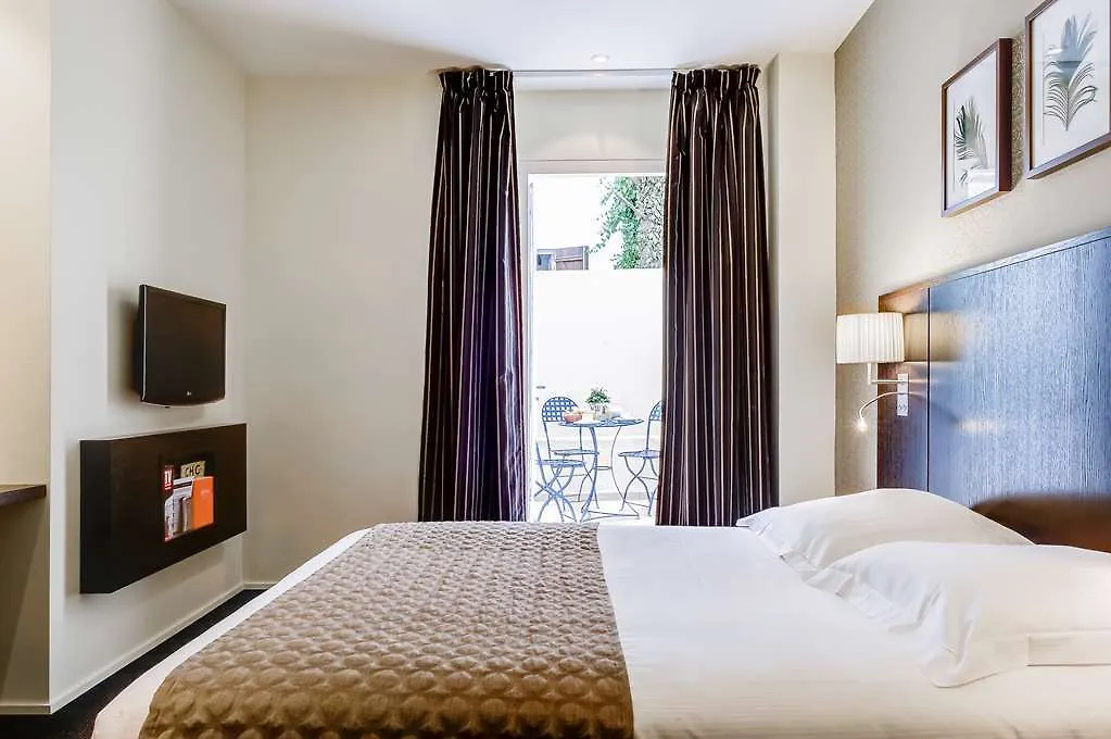 ***  Hotel Eiffel Saint Charles Paris France
