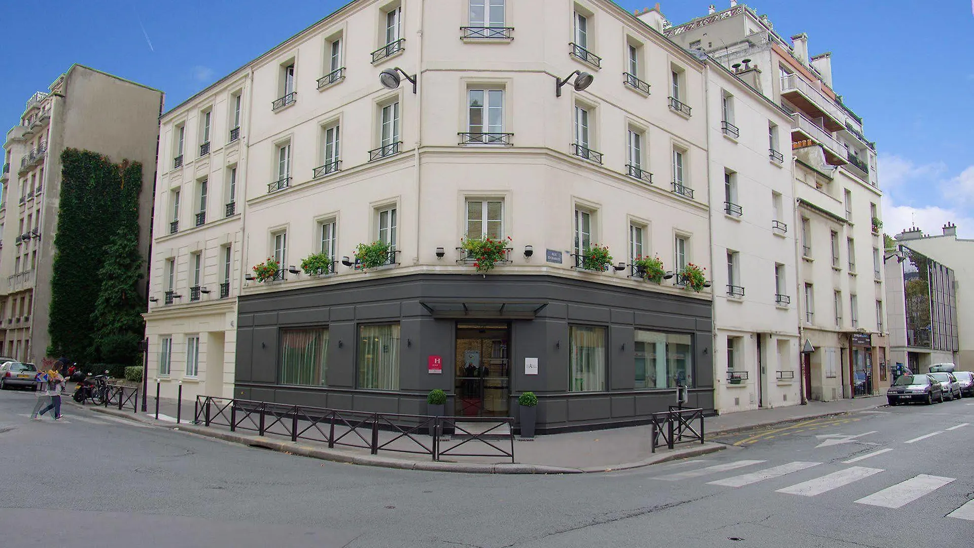 Hotel Eiffel Saint Charles Paryż